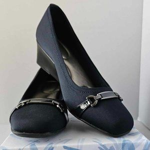 Abella Womens Shoes Sz 10 Wedge Slip-On Navy Blue AA Genna Closed Toe